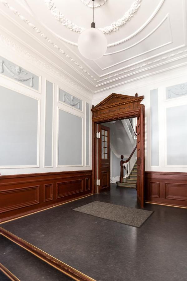 Lovely 3Br Manor Apartment 5 Min From Tivoli Gardens كوبنهاجن المظهر الخارجي الصورة
