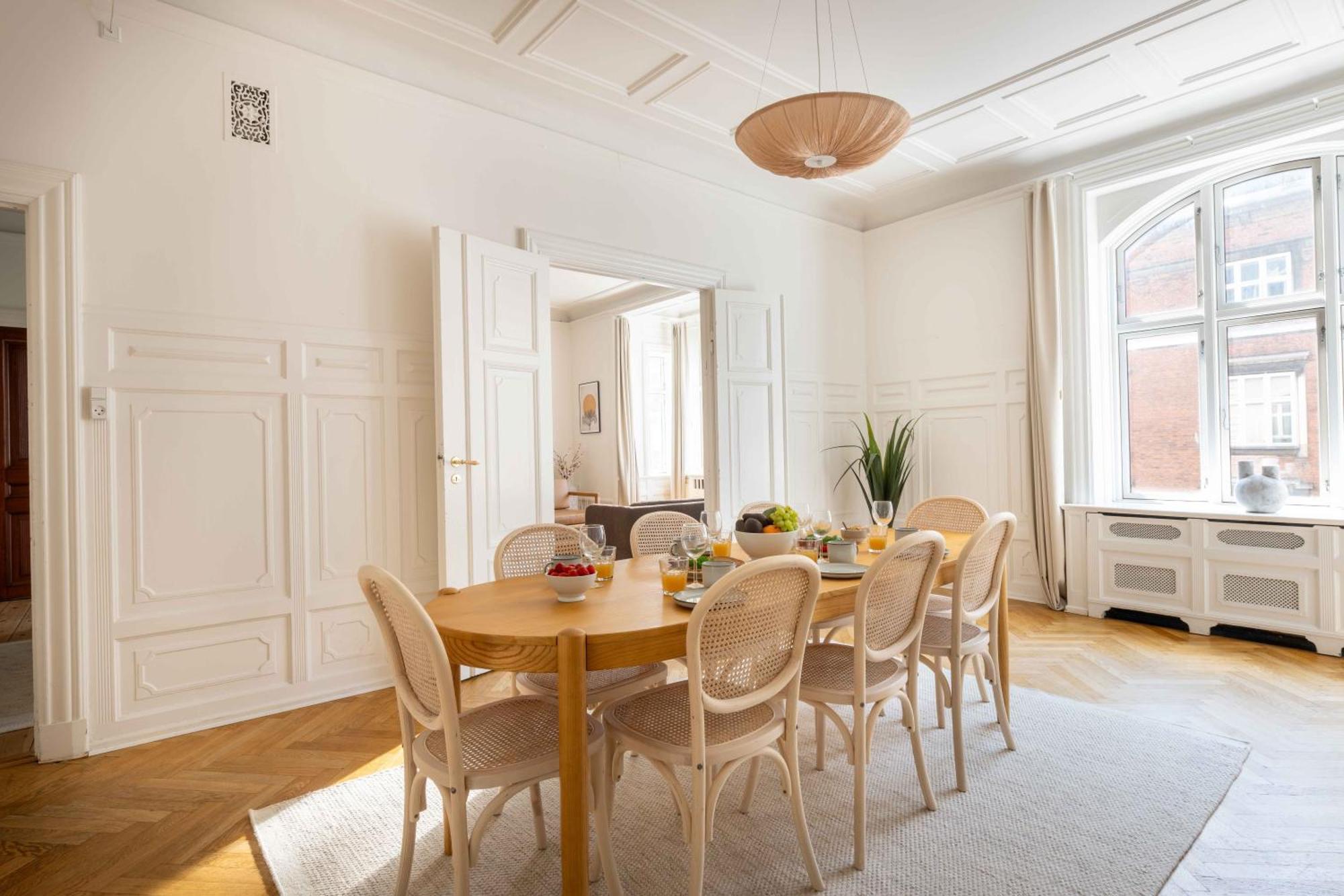 Lovely 3Br Manor Apartment 5 Min From Tivoli Gardens كوبنهاجن المظهر الخارجي الصورة